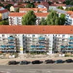 Wohnblock mit Gerüst